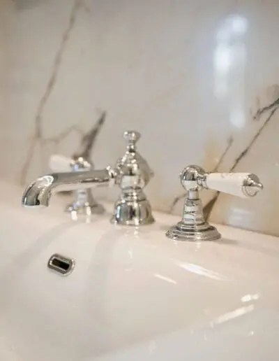 Recdi8 Living - Barcelona Interior Designers - Historic Apartment Renovation - Bathroom