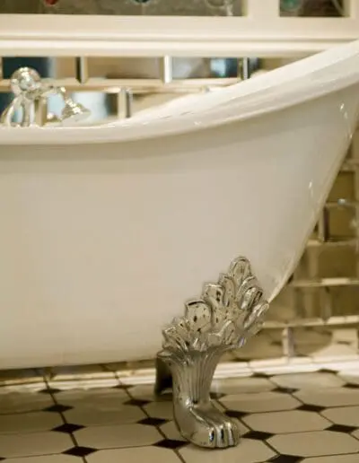 Recdi8 Living - Barcelona Interior Designers - Apartment Renovation - Claw foot Tub