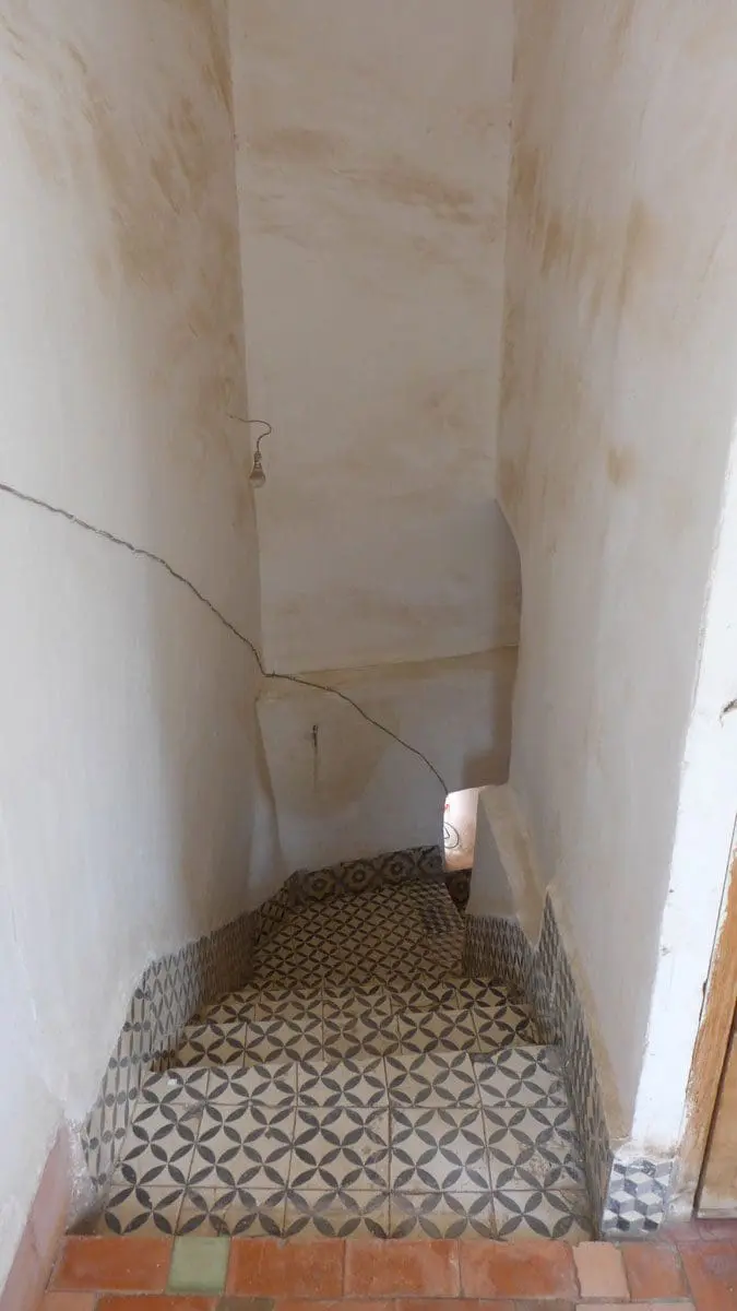 2-old-stairs