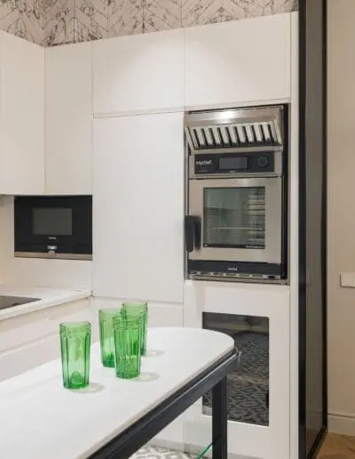 Kitchen with bespoke counter table - Professional oven by MyChef