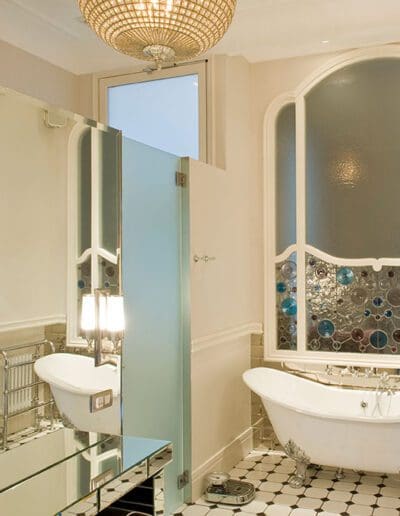 Recdi8 Living - Barcelona Interior Designers - Historic Apartment Renovation - Master Bathroom