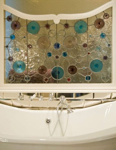Recdi8 Living - Barcelona Interior Designers - Luxury Apartment Renovation - Master Bathroom Stained Glass