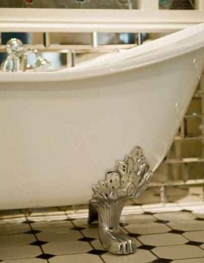 Recdi8 Living - Barcelona Interior Designers - Historic Apartment Renovation - Claw foot Tub