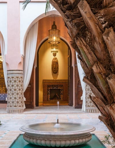 Recdi8 Living Interior Design - Marrakech Riad Restoration - Patio Fountain Made of White Marble and Water Green Zelige